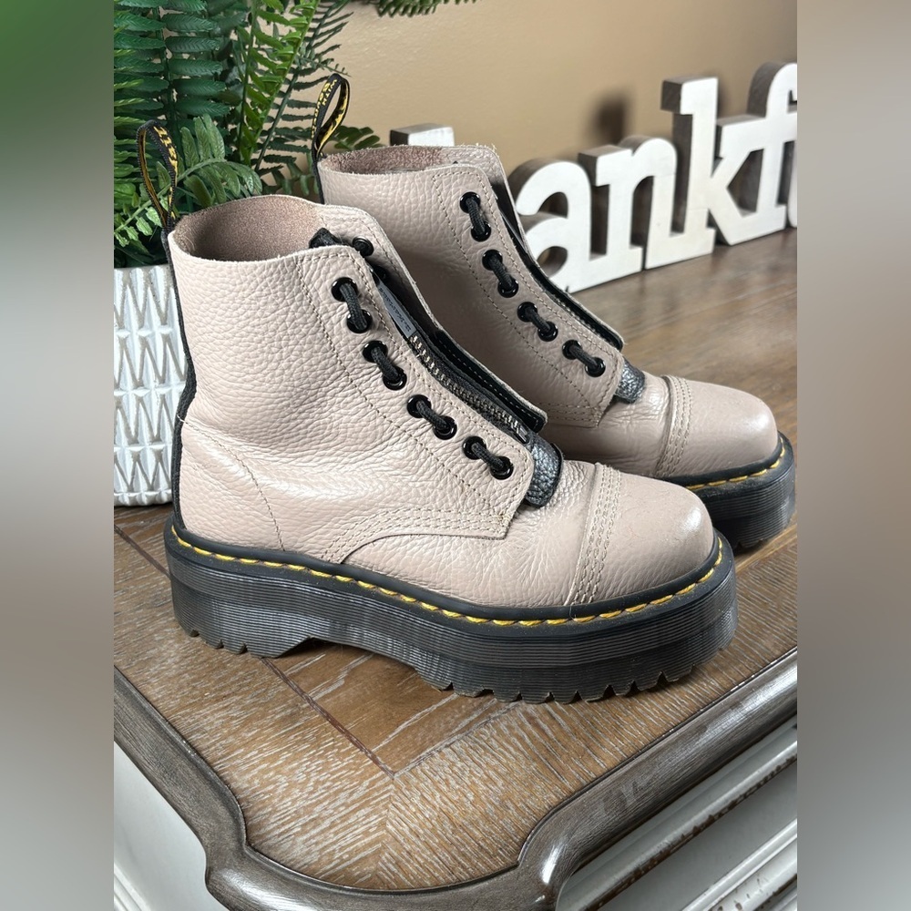 DR. MARTENS Sinclaire Leather Boot Women’s Size 6 - Picture 5 of 13